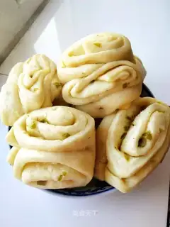 A roll of buns