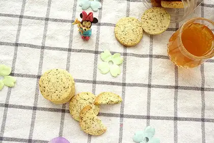 Jasmine tea and lemon cookies