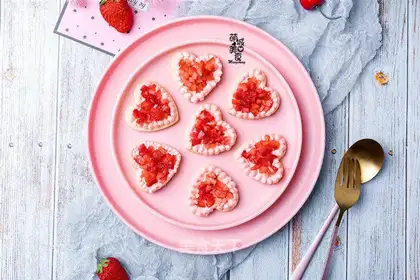 Strawberry pretzels