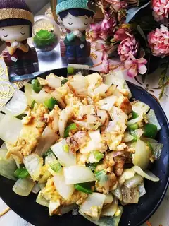 Eggs fried onions
