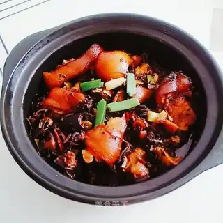 Pig's feet are sprouts