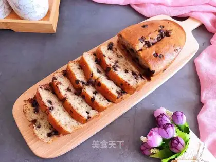 Banana chocolate bean pound cake
