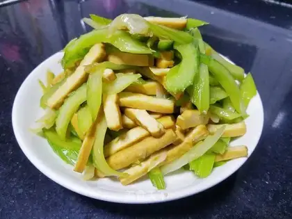 Celery fried beans