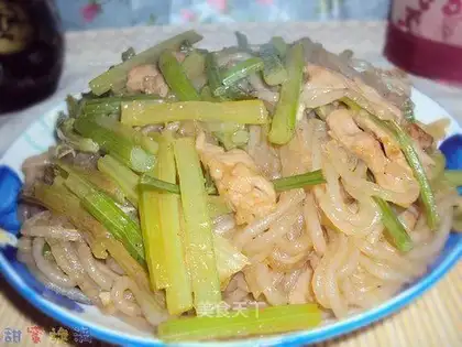 stir-fried celery noodles