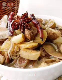 Stewed pork with rice and bean skin