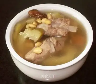 Balsam pear and soybean ribs soup