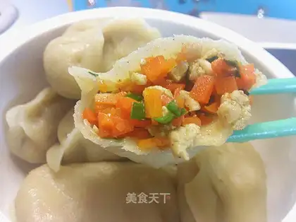 Dumplings stuffed with carrot and vegetables