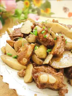 Stewed taro with pork ribs