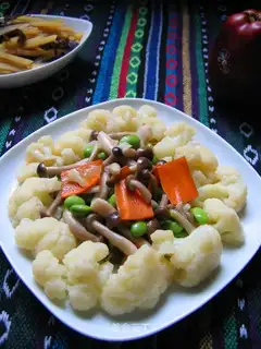 stir-fried bean mushrooms with cauliflower