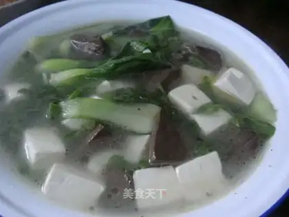 Pig blood, tofu and cabbage soup