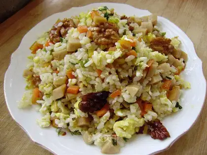 stir-fried rice with walnut kernels