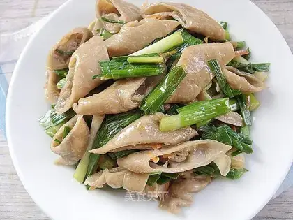 Home-cooked fried pork sausage with garlic leaves