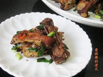 stir-fried duck with spicy garlic and sauce