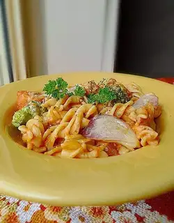 Vegetable chicken pasta