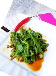 Hand-shredded pepper
