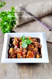 Steamed pork ribs with three delicacies