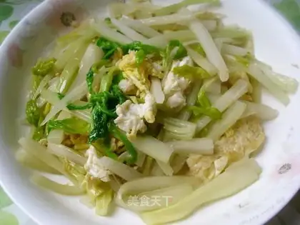 Scrambled eggs with celery