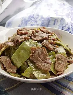 stir-fried pork slices with lentils