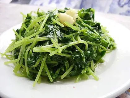stir-fried pea seedlings