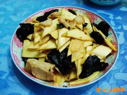 Stir fried pork slices with rice bamboo