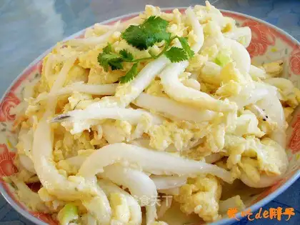 Scrambled eggs with whitebait