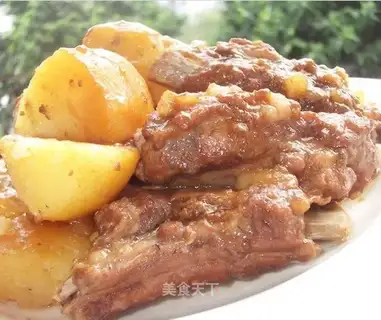 Stewed pork ribs with potatoes
