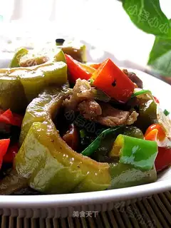 Braised bitter gourd with soy sauce and pork skin