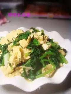 Scrambled eggs with spinach
