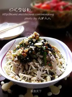 Shredded chicken noodles with saliva