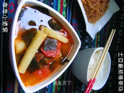 Potato, tomato and seaweed soup