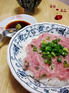 Tuna minced rice with onion flavor