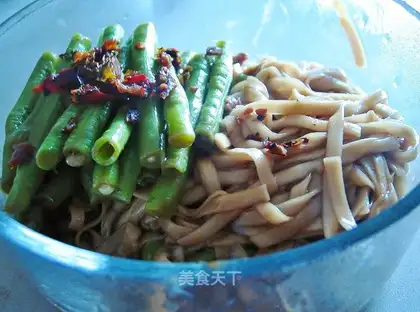Cowpea braised noodles