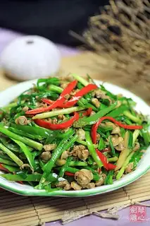 stir-fried clams with shredded pepper and leeks