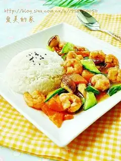 Rice with fresh shrimp and cucumber