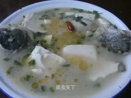 Crucian carp tofu soup