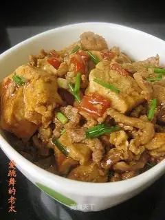 Tofu with chopped pepper and shredded pork