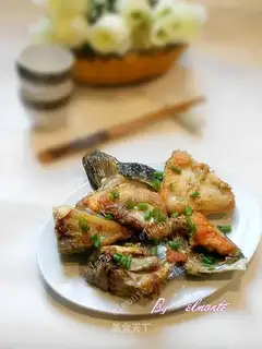 Pan-fried salmon fish head