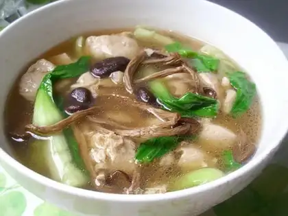 Tea tree mushroom frozen tofu soup