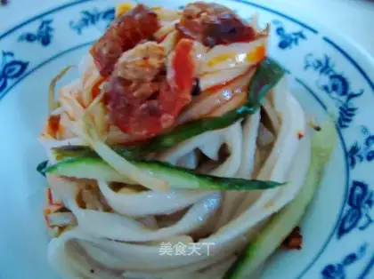 Mixed noodles with scallion oil and golden hook