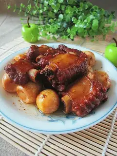 Grilled pork ribs with quail eggs