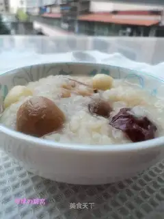 Date, longan and lotus seed porridge