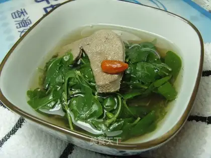 Lycium barbarum and pork liver soup