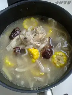 Stewed chicken legs with corn and mushroom