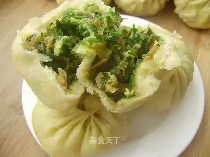 Pumpkin noodles and vegetarian stuffed buns