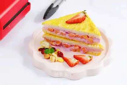 Cucumber yogurt toast
