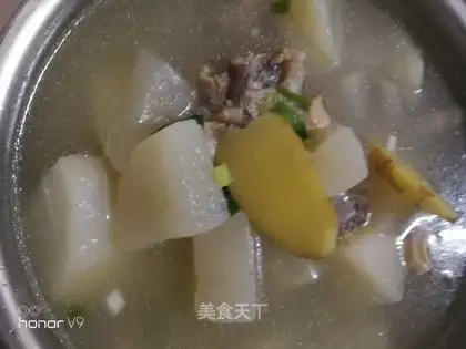 Piggy radish soup