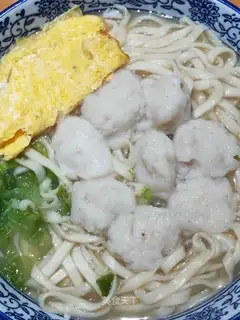 Fishball noodles