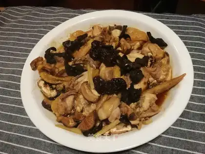 Wine-red dates, mushrooms steam chicken