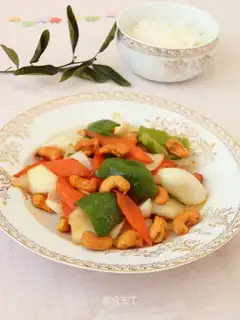 Three-colour cashew nuts