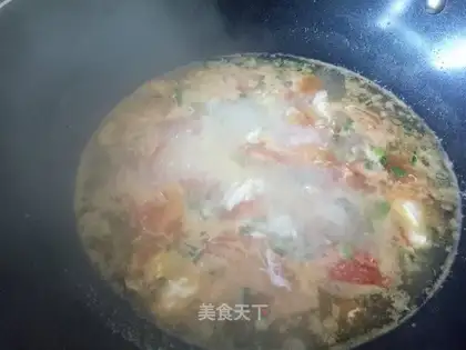 Egg and tomato soup